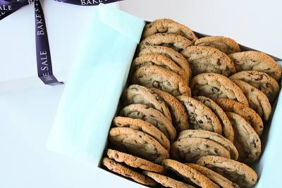 Enlarge photo of Large Chocolate Chip Gift Box (36 Cookies)